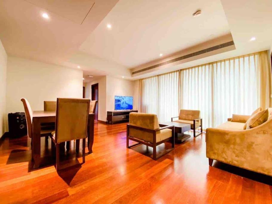 Brand New Water Front Luxury Cinnamon Suites Apartment In Heart Of Colombo City Buitenkant foto