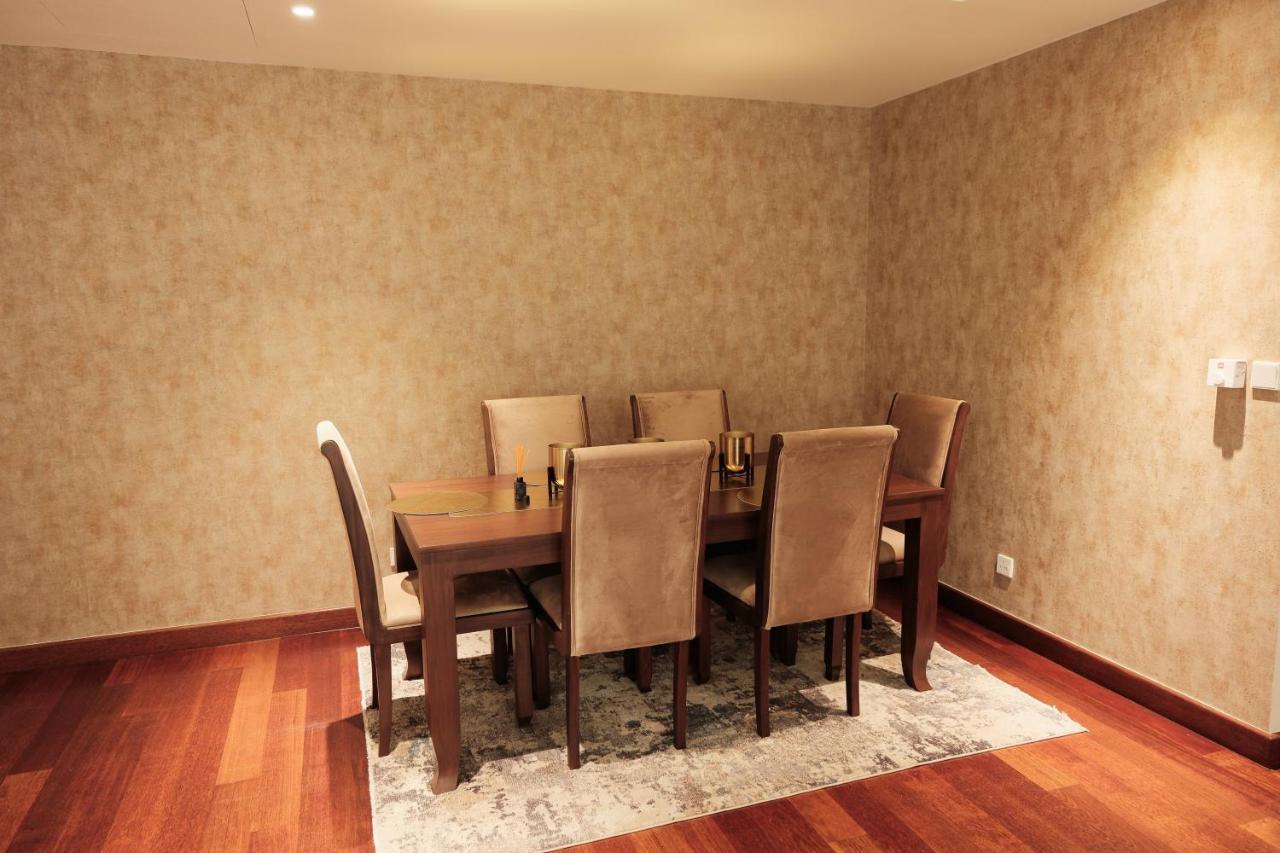 Brand New Water Front Luxury Cinnamon Suites Apartment In Heart Of Colombo City Buitenkant foto