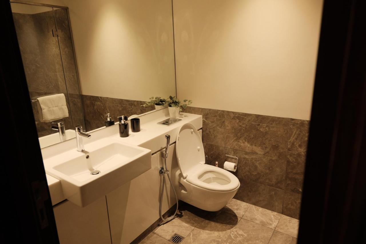 Brand New Water Front Luxury Cinnamon Suites Apartment In Heart Of Colombo City Buitenkant foto
