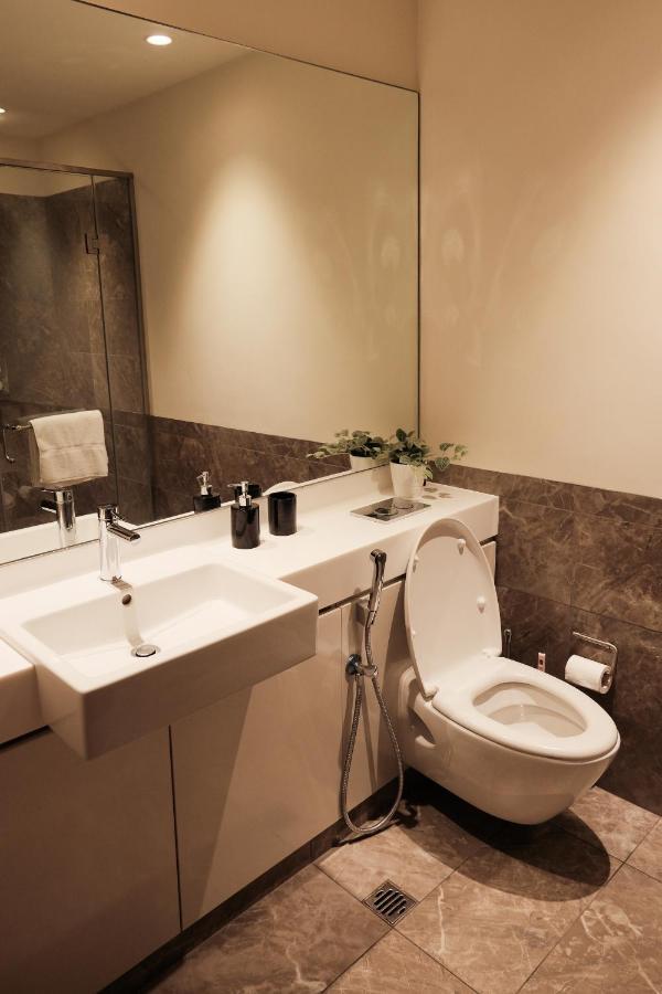 Brand New Water Front Luxury Cinnamon Suites Apartment In Heart Of Colombo City Buitenkant foto