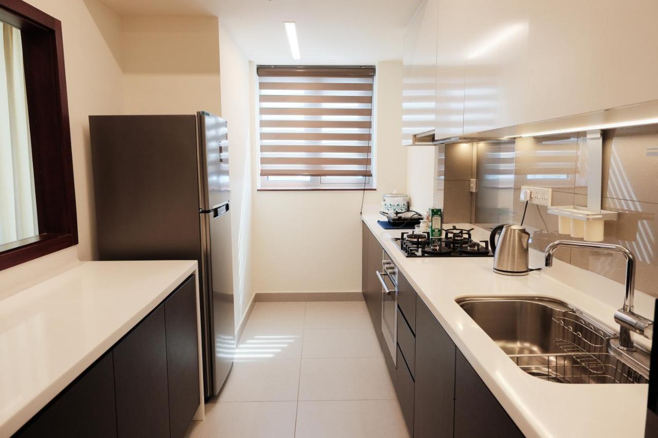 Brand New Water Front Luxury Cinnamon Suites Apartment In Heart Of Colombo City Buitenkant foto