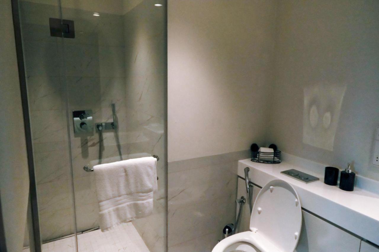 Brand New Water Front Luxury Cinnamon Suites Apartment In Heart Of Colombo City Buitenkant foto