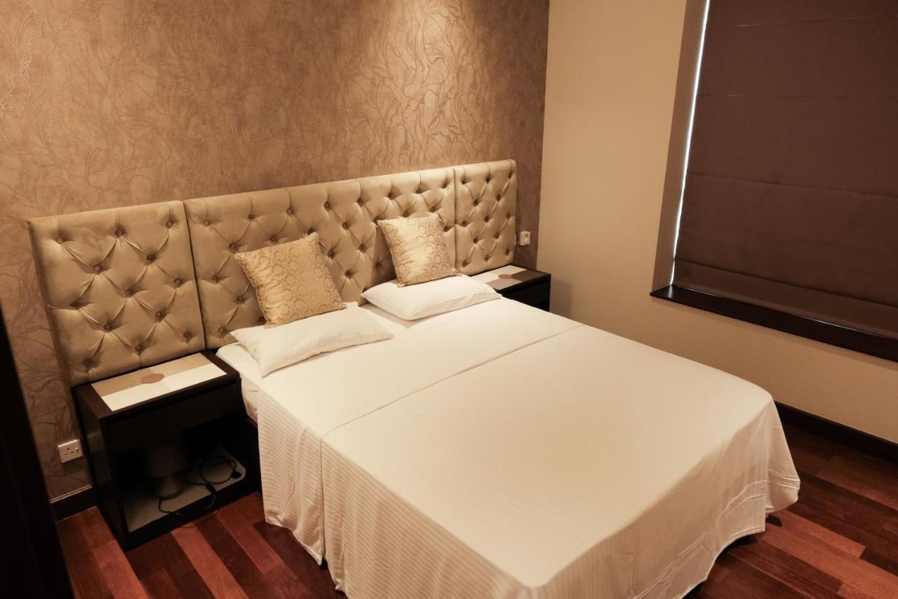 Brand New Water Front Luxury Cinnamon Suites Apartment In Heart Of Colombo City Buitenkant foto