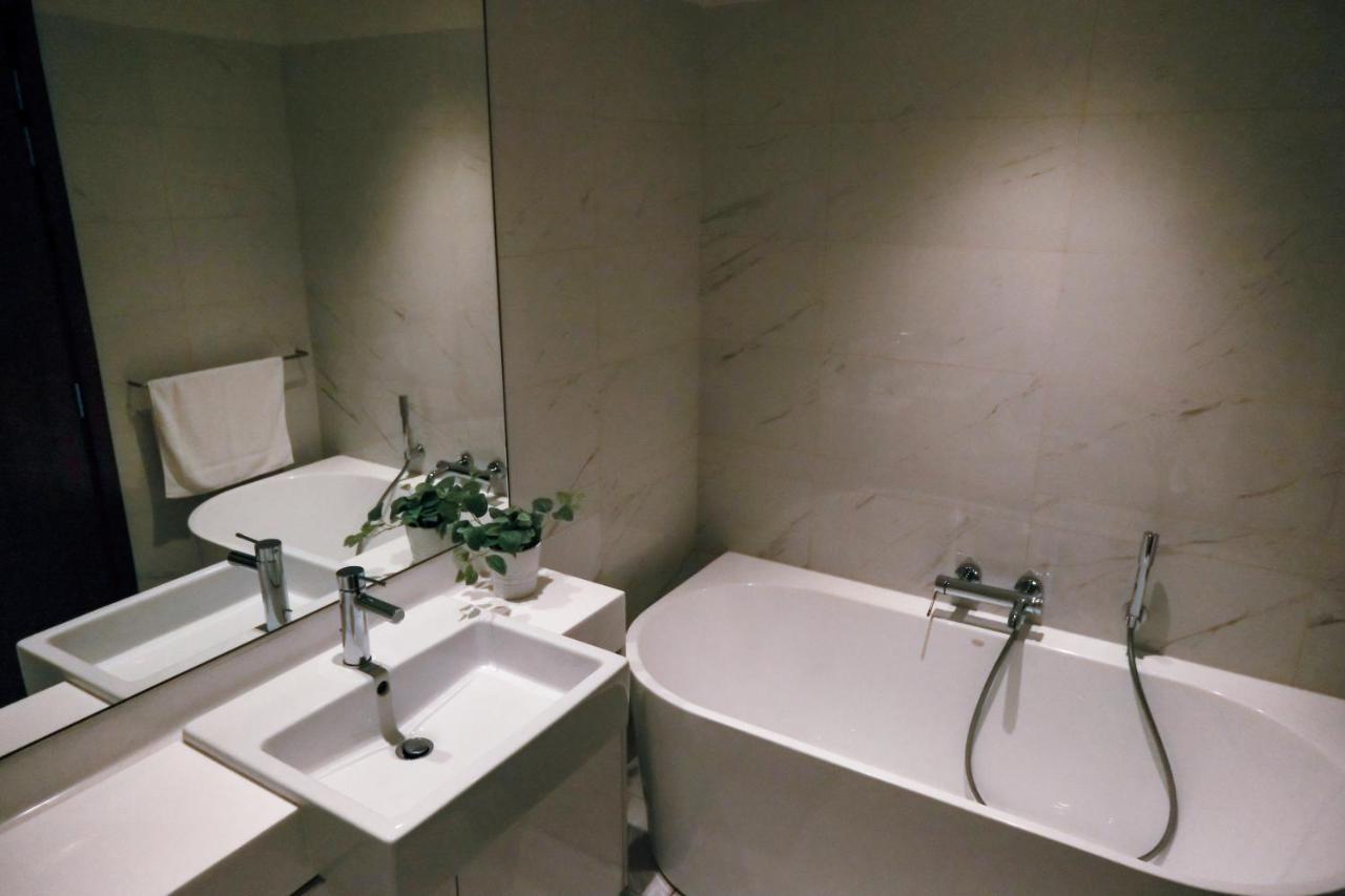 Brand New Water Front Luxury Cinnamon Suites Apartment In Heart Of Colombo City Buitenkant foto