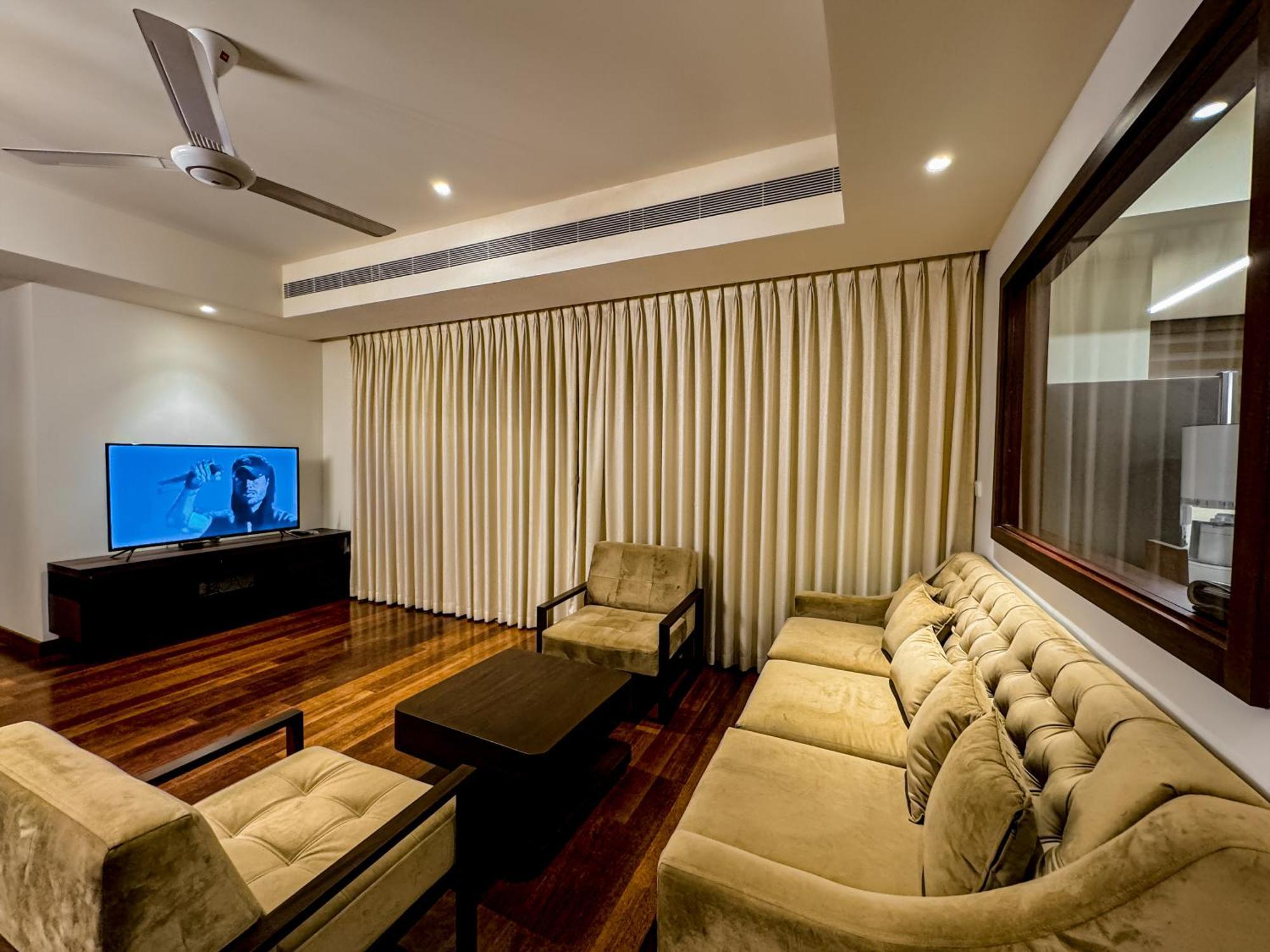 Brand New Water Front Luxury Cinnamon Suites Apartment In Heart Of Colombo City Buitenkant foto