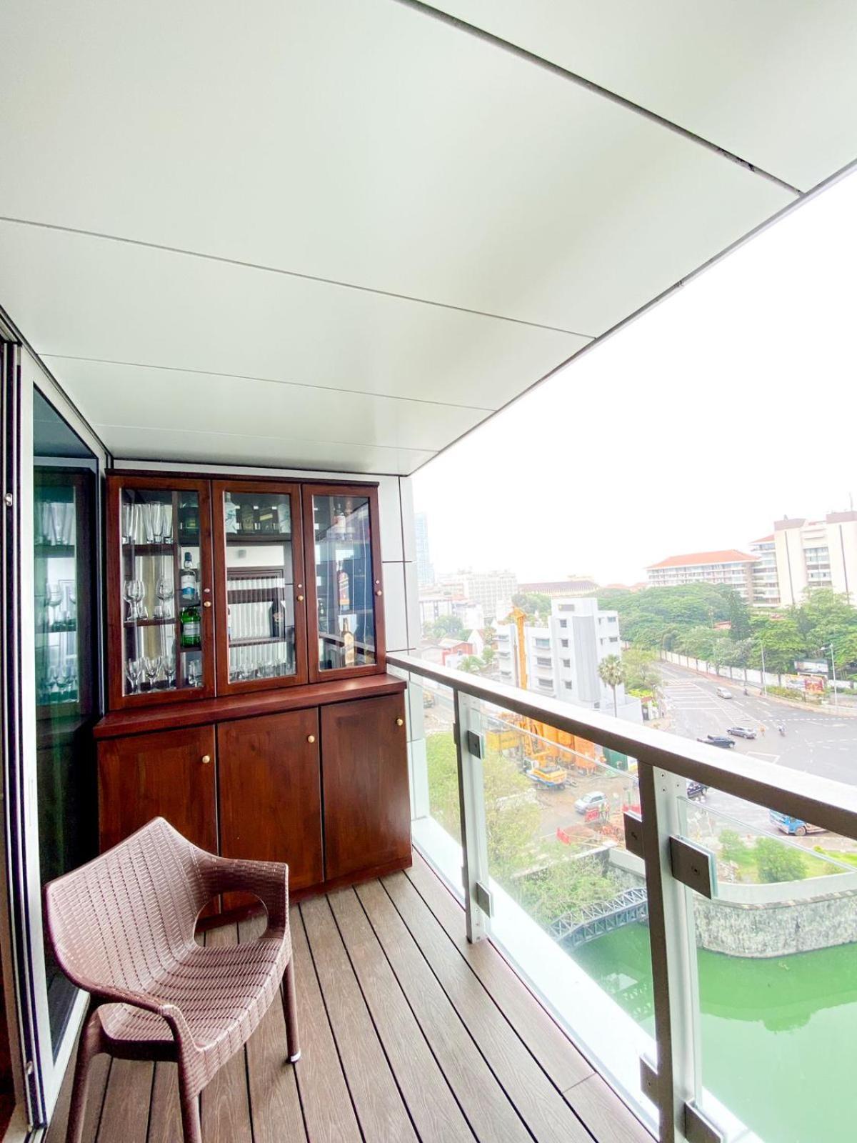 Brand New Water Front Luxury Cinnamon Suites Apartment In Heart Of Colombo City Buitenkant foto
